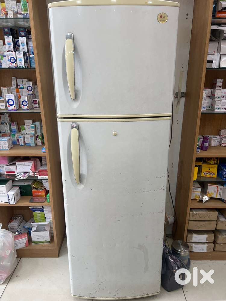 LG fridge in good condition! Double door freezer in working condition