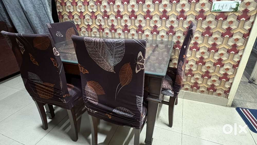 4 seater Dining Table