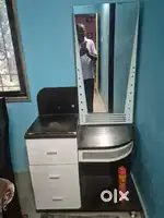 Wooden dressing table with mirror and storage drawer