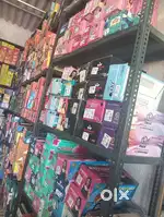 Footwear shop sell karna hai with furniture a