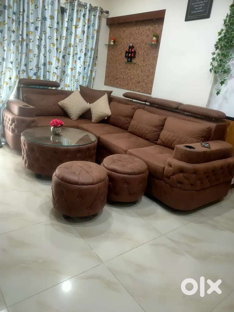 5 seater sofa set with 2 puffies and round centre table