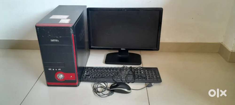 Windows 8 PC with Monitor, Keyboard and Mouse with Table