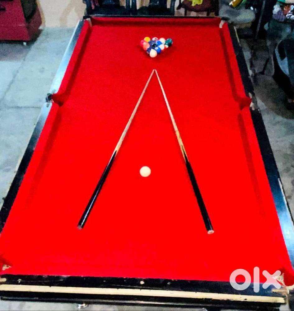 POOL TABLE