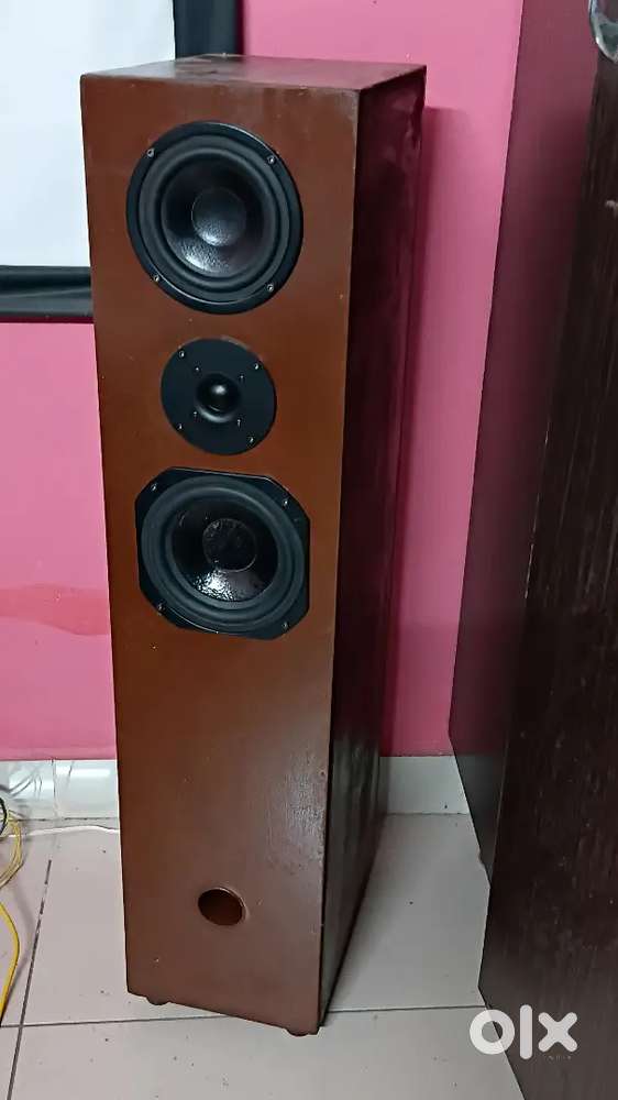 Tower speakers 8 homs. Denon
