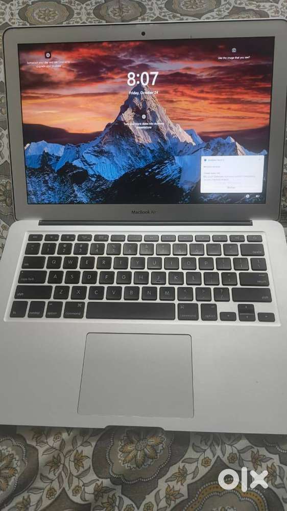 APPLE MAC BOOK
