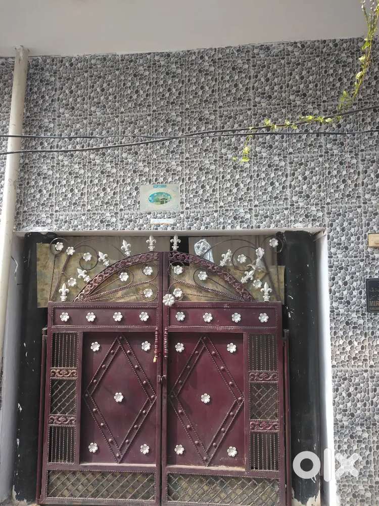 Beautiful house in 800 gaj plot