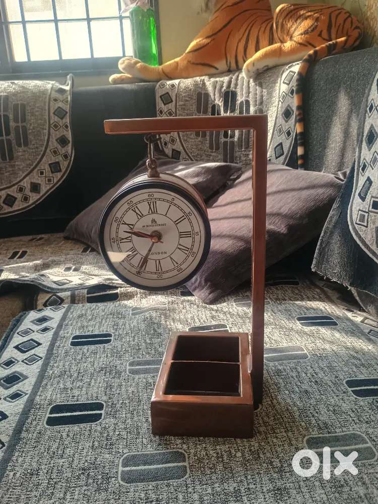 એન્ટીક ઘડિયાળ, બન્ને સાઈડમાં છે ટેબલ ઘડિયાળ, કોઈ ફોલ્ટ નથી