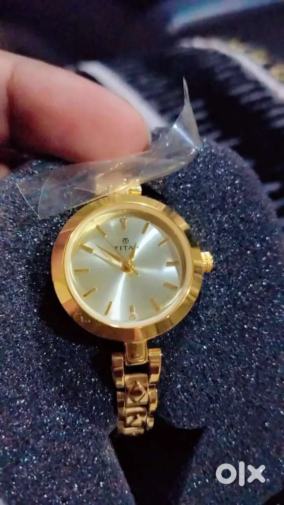 Titan girl watch new condition (Box bhi open ni hua abi tk )