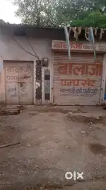 सिंधी कैंप पत्रिका पेपर के सामने  टोटल 1200 वर्ग फिट है