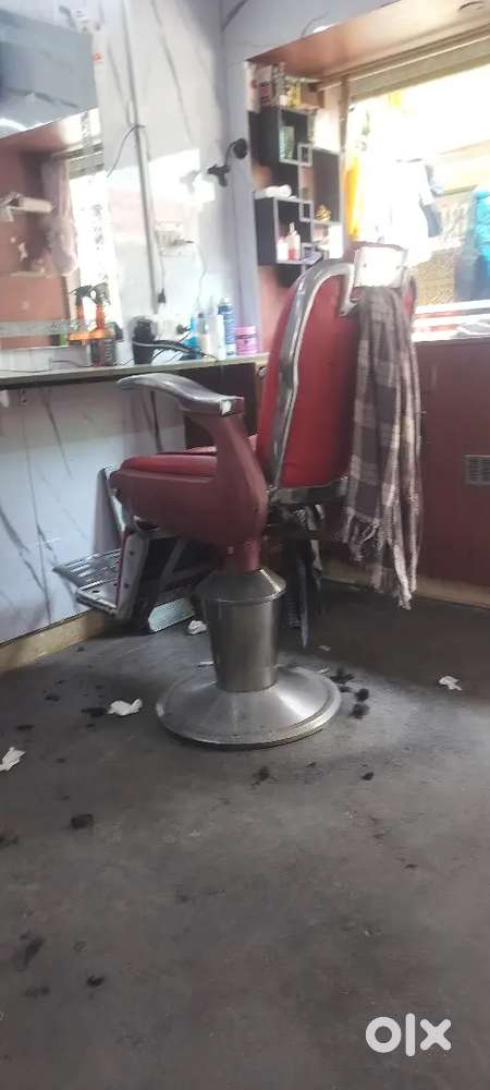 Saloon chair