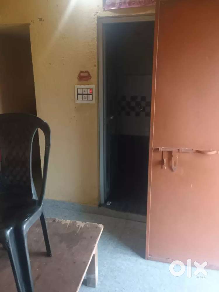 Ghar hai aur bathroom hai aur kya chaiye