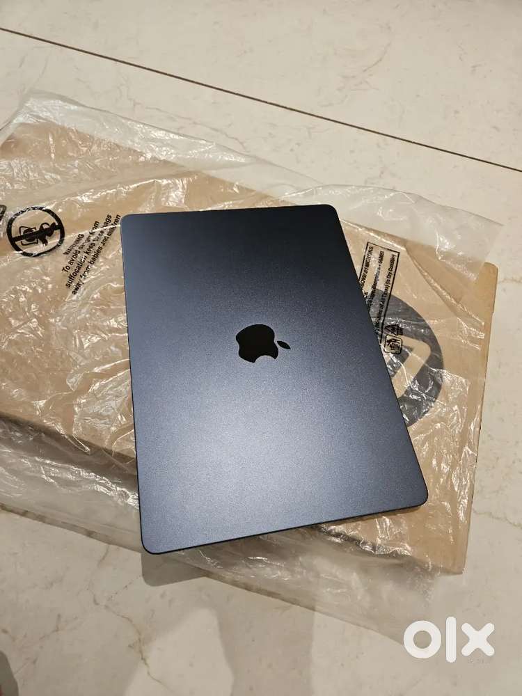 Brand new Macbook air M2 WARRANTY