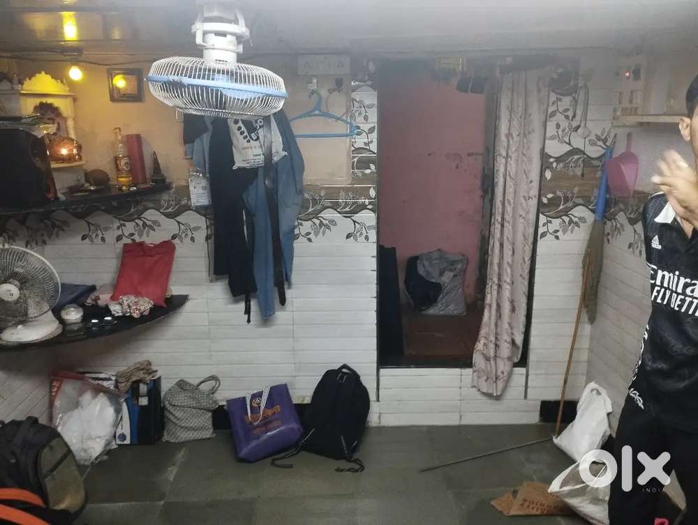 Rooomate need chawl room prabhadevi