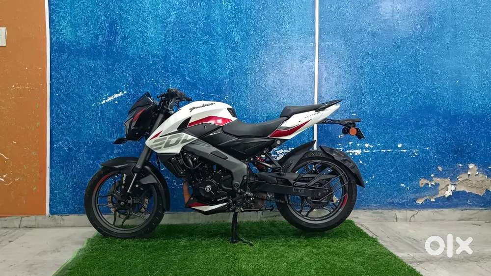 BAJAJ PULSAR NS 200