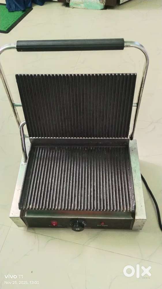 Sandwich maker machine