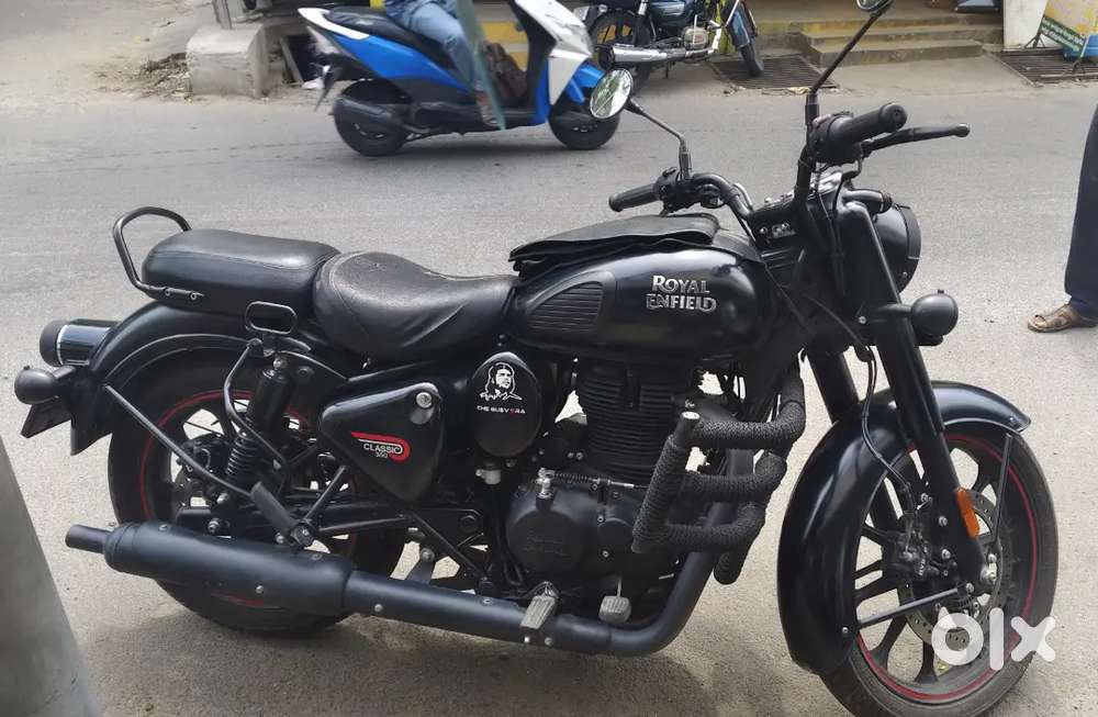 Royal Enfield classic 350 Dark stealth black