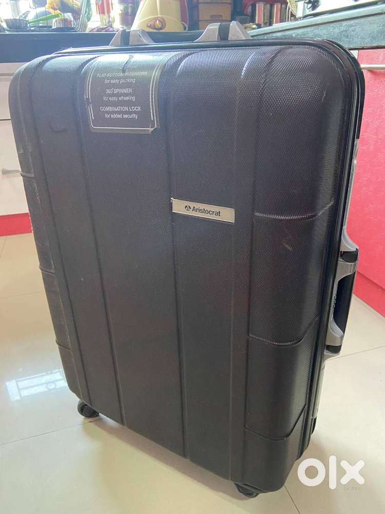 Aristocrat Premium Large Hard-Sided Suitcase - Clip-Lock (Non-Zipper)