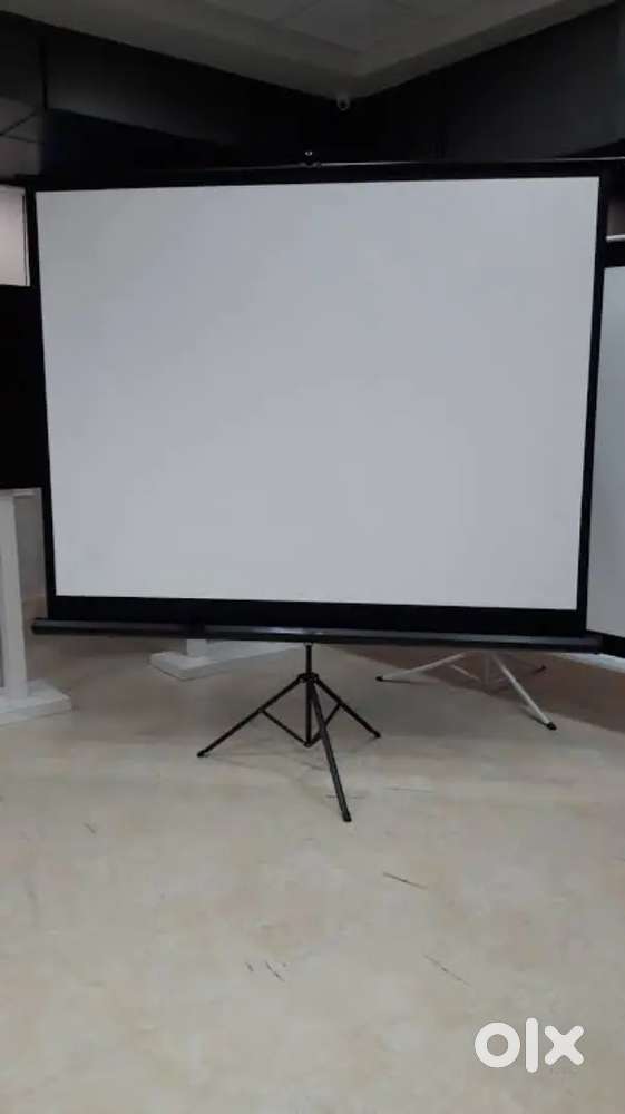 projector screen with tripod 7 feet/5feet