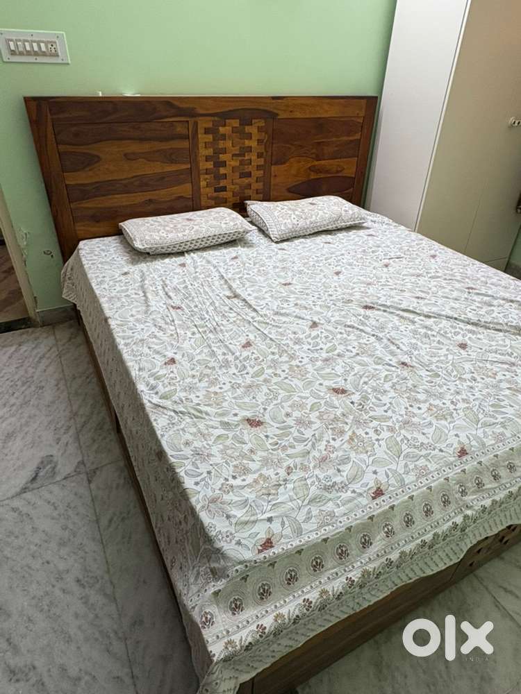 Sheesham Wood King Size Bed (with Storage) + 2 side stands