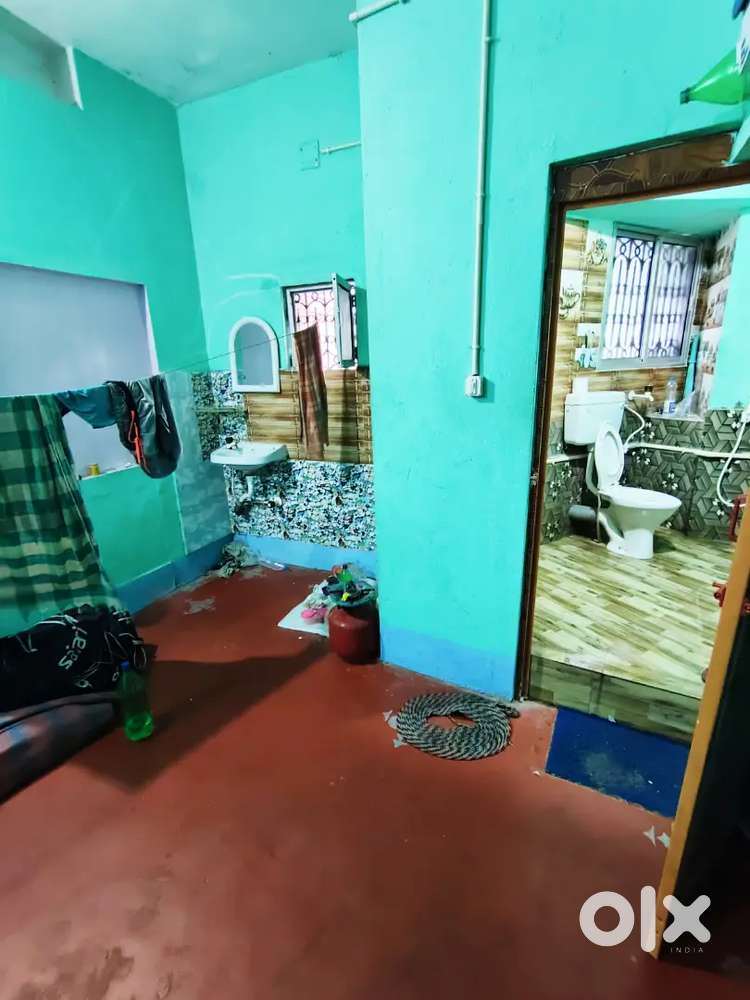 Tolet-Men/boys-Shared Room only-1 bed left
