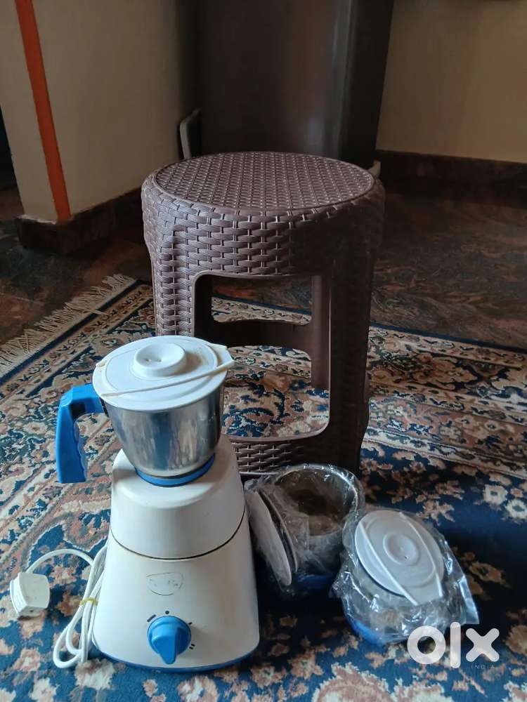 Juicer machine with free chair