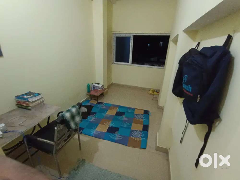 Looking for a roommate must be an jee Or neet aspirant.