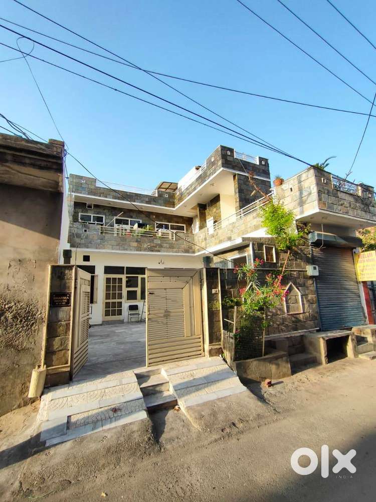 Ground Floor on Rent for Small Families and Working Professionals