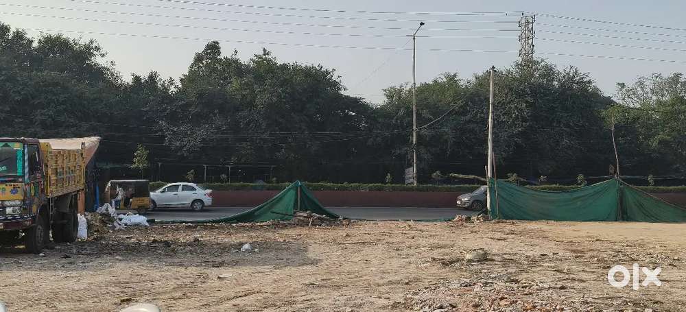 Commercial property for rent Road side area