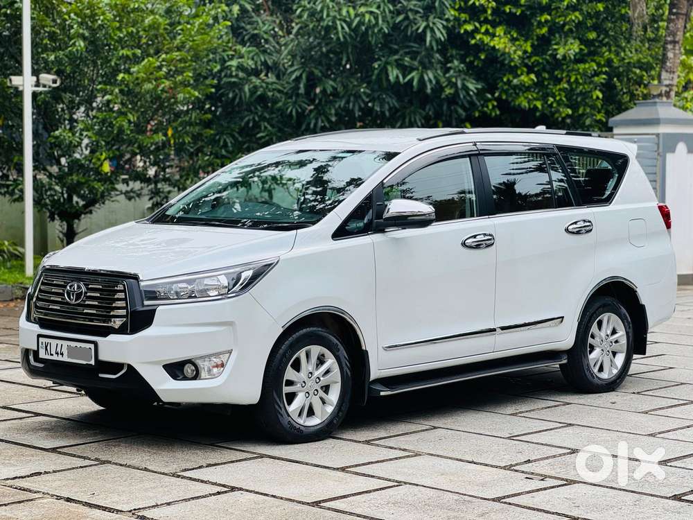 Toyota Innova Crysta 2.4 G Plus MT 7 STR, 2023, Diesel