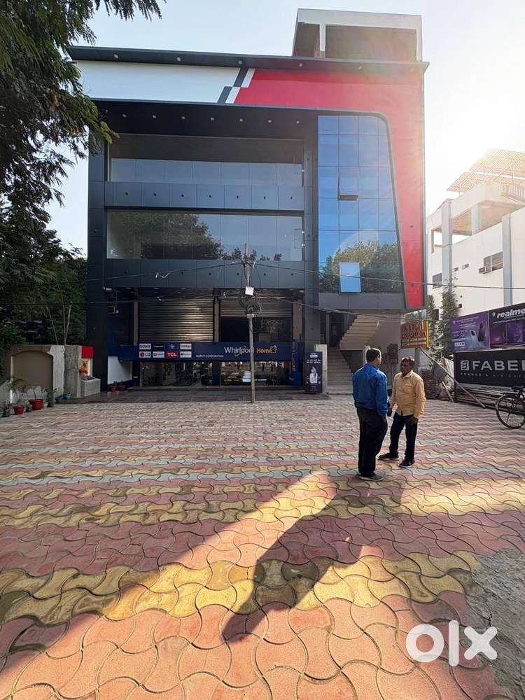 1/2ND FLOOR AVAILABLE FOR BANK/BRAND SHOP/COMMERCIAL SHOP