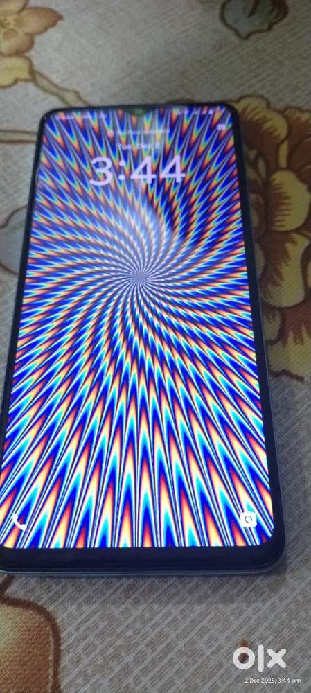 Vivo y 27 6 rem 128 g.b boox kesat charjar riyal  45 ot