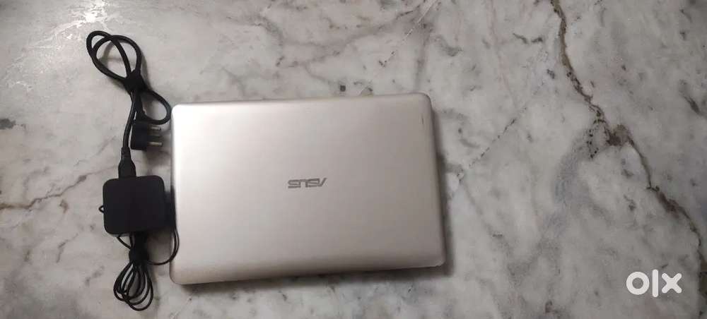 Asus laptop R588U