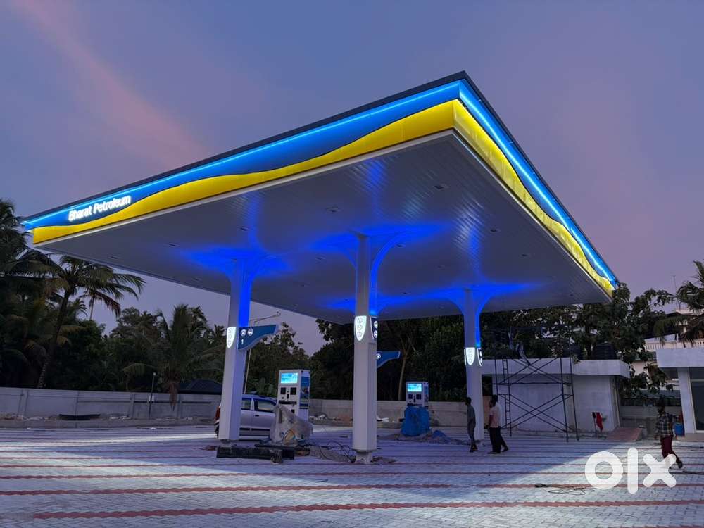 Petrol Pump Filling staff