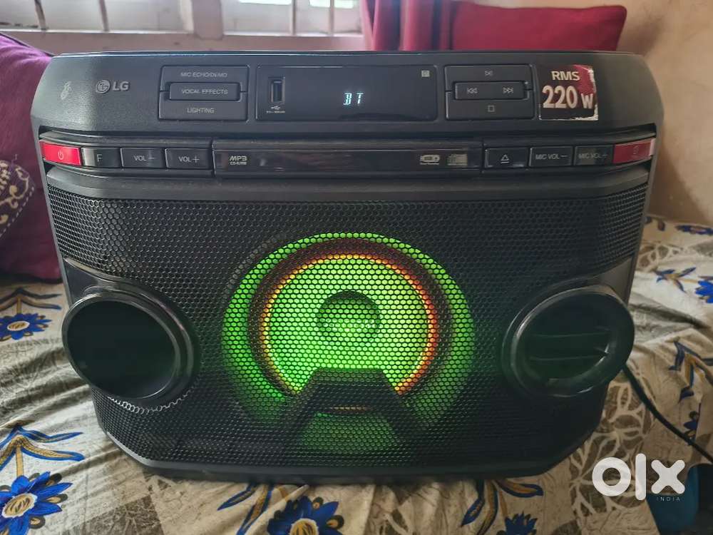 LG XBoom OL45 220 WATTS Bluetooth party Speaker good condition