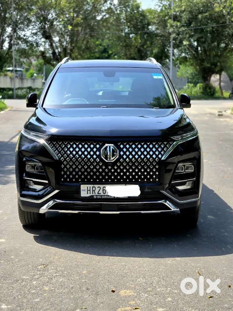 MG Hector Petrol , panaromic sunroof