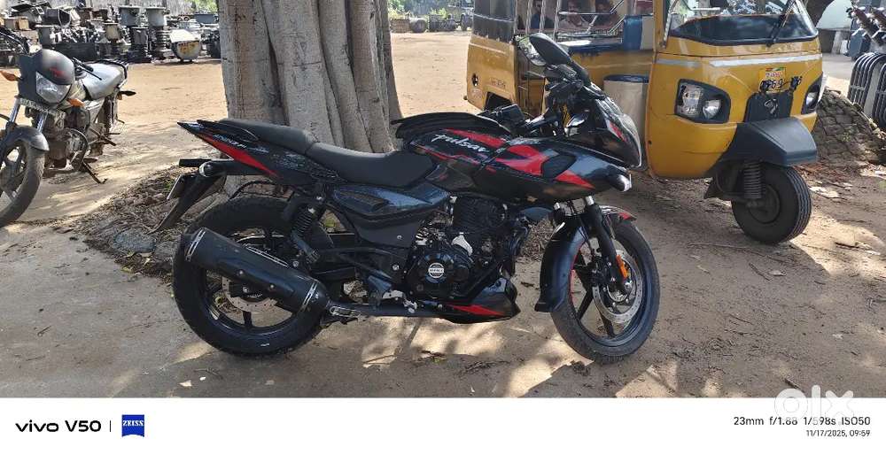 Pulsar 220f good condition showroom track