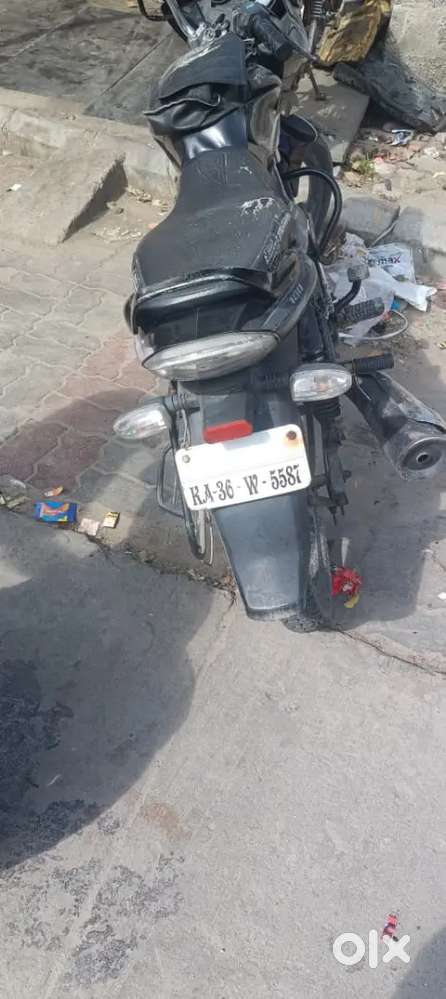 Discovery 100 cc bike