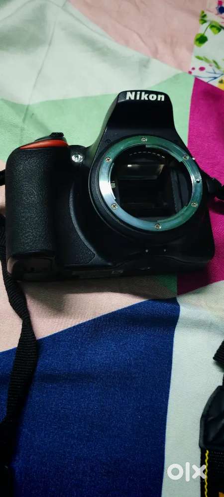 Nikkon D3500 with kit lence