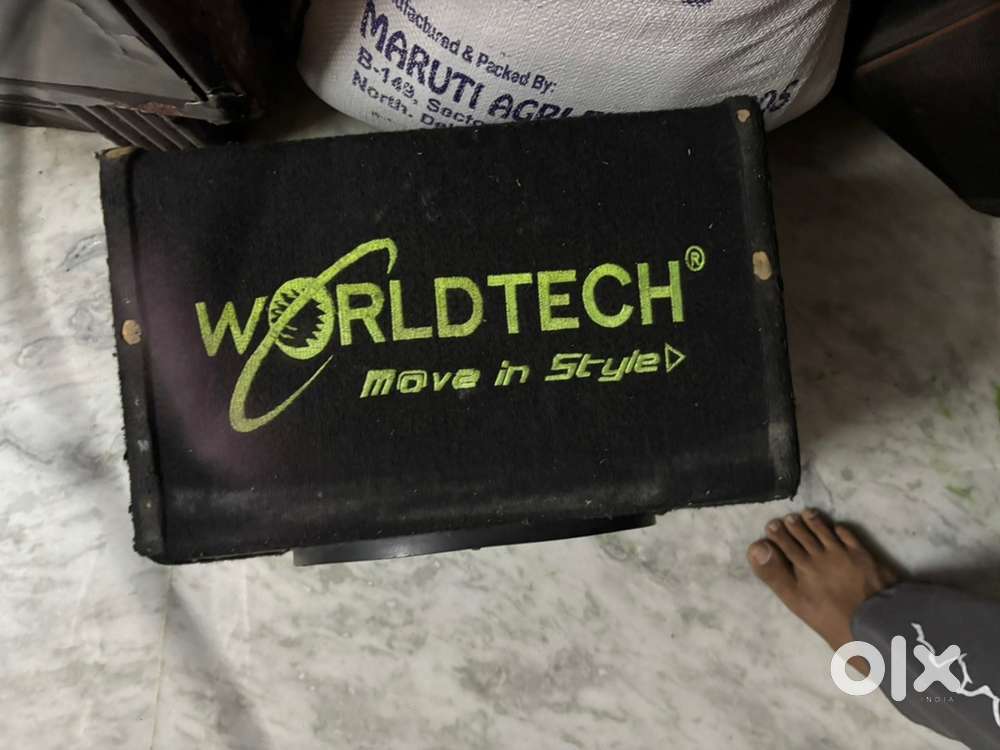 Selling my car basstube woth in built amp