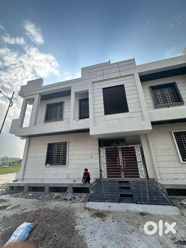 SemiDuplex villa in Gated Township