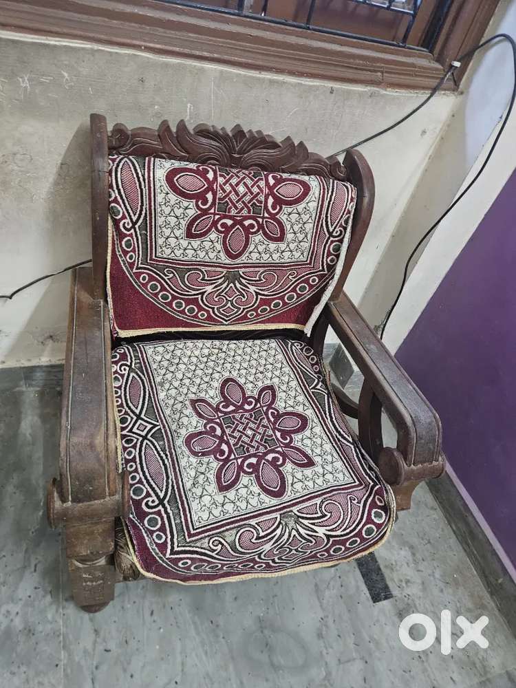 Wooden Sofa set 5 seater with table
