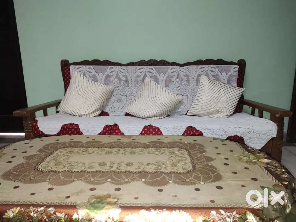 A very good condition wooden sofa set .