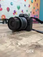 Canon camera R50