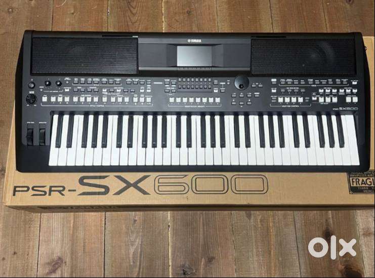 Original Yamaha PSR-SX600 Digital Keyboard