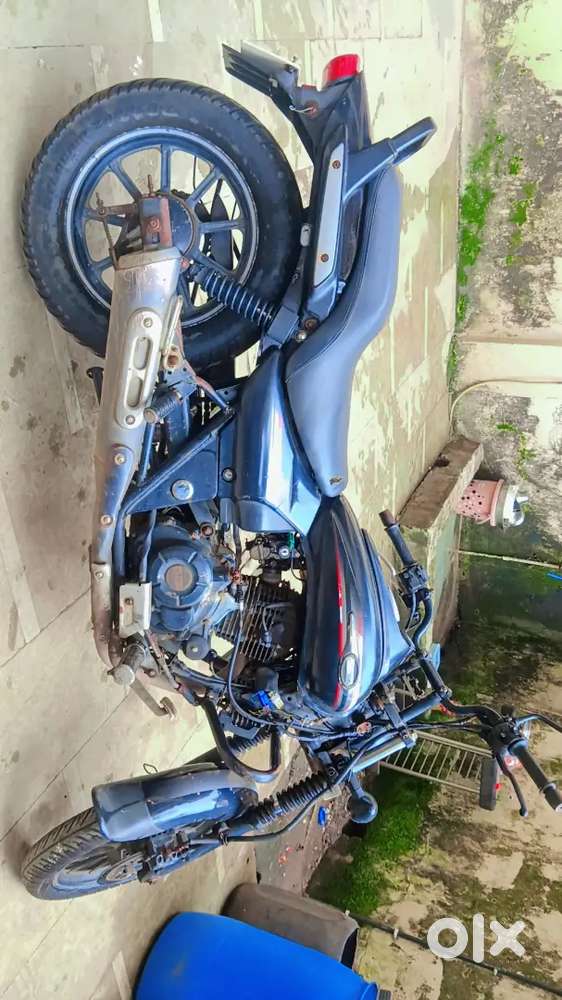 Bajaj avenger 220 street