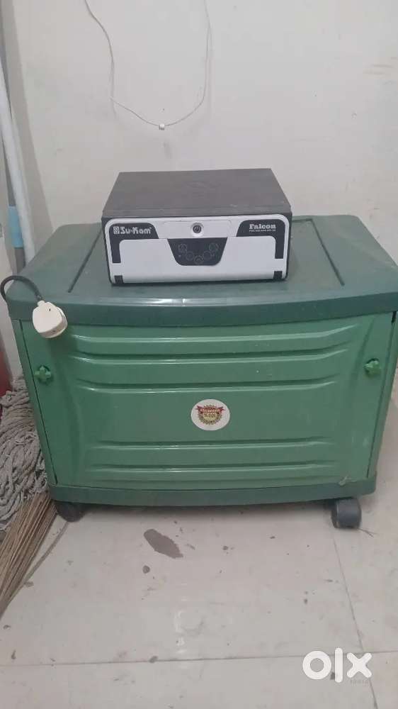 Inverter with battery and trolley