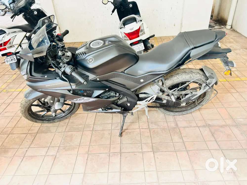 R15 v3 black mat colour choice number 9995