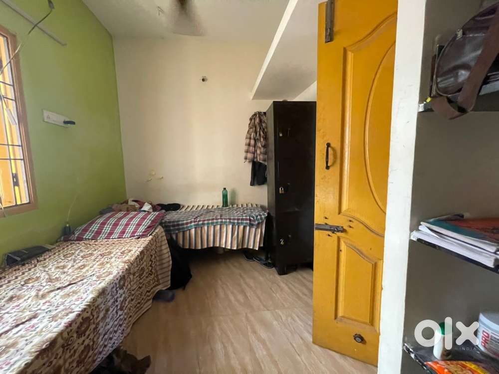 mens pg near taramani iit road
