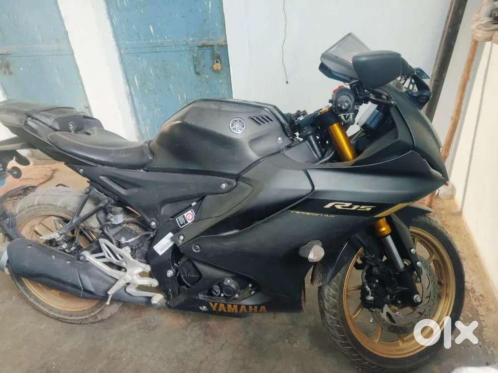 R15 v4 good condition