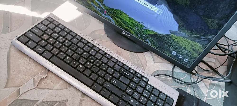 1 monitor and 1 desktop computer set sell urgent